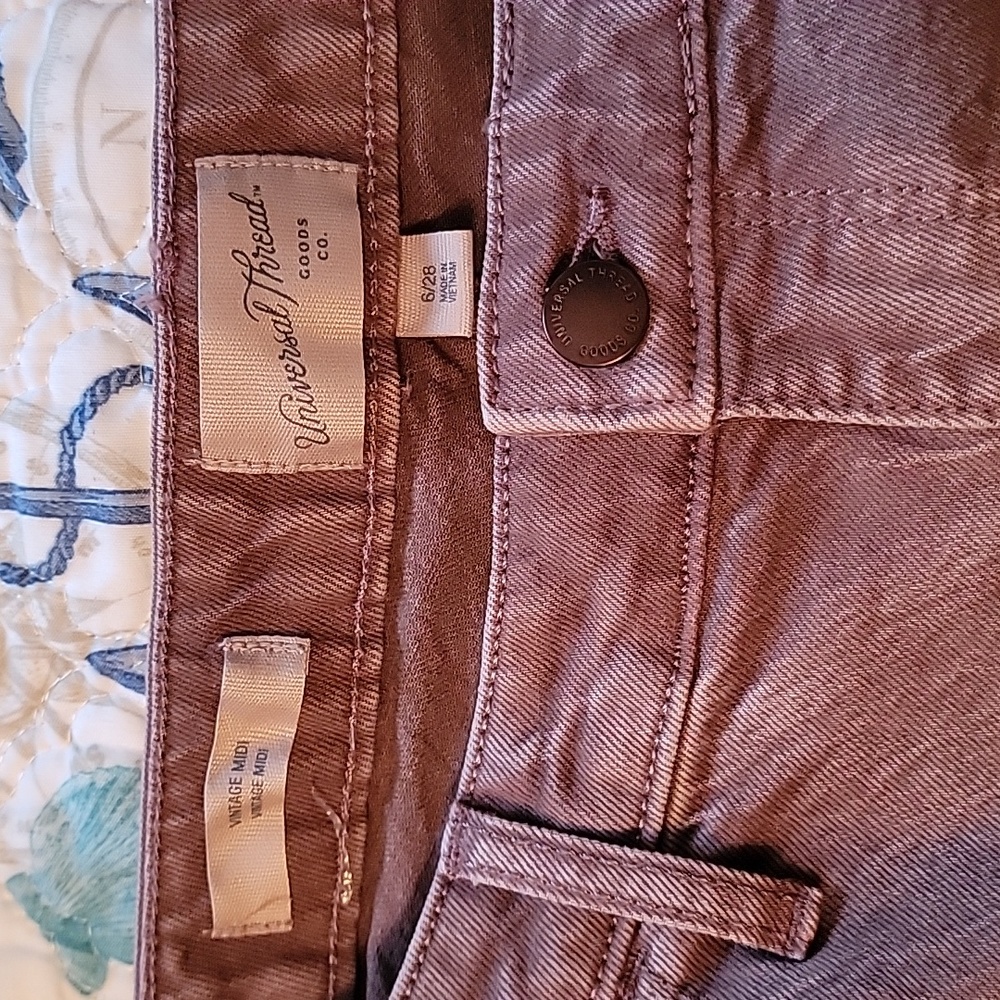 Universal Thread Short - Picture 5 of 5